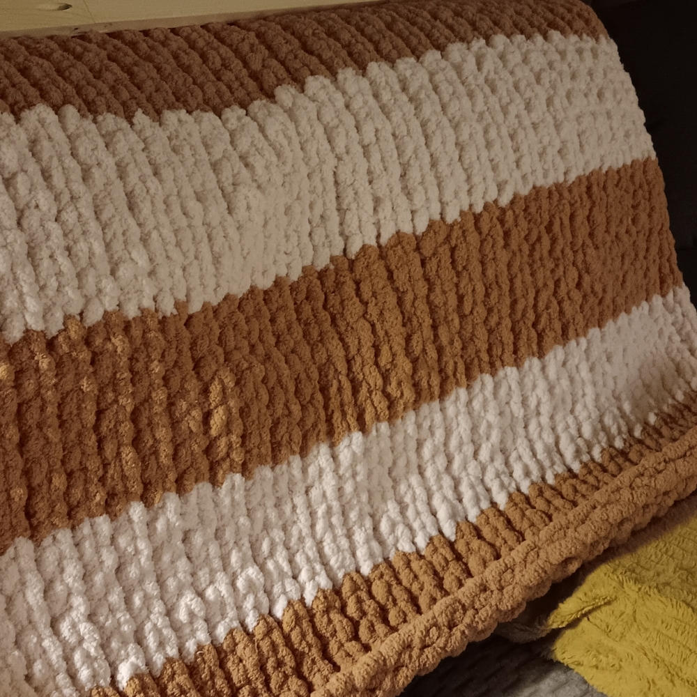 Cozy Striped Chenille Blanket - White and Brown